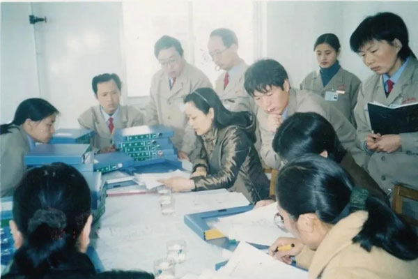 2002年Z6尊龙凯时人废寝忘食搞认证 2002年Z6尊龙凯时人废寝忘食搞认证