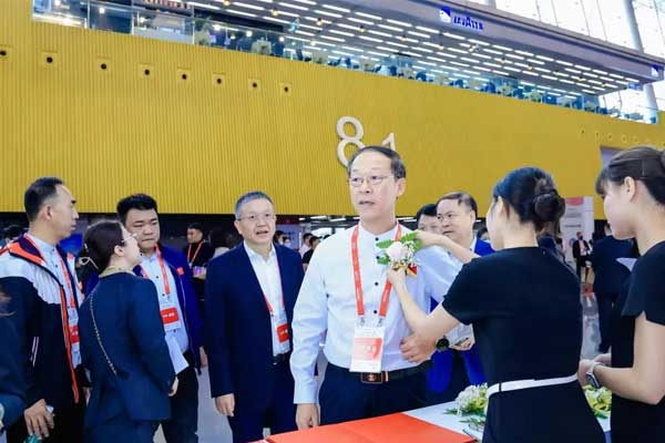 Z6尊龙凯时制药股份总裁杨连民 Z6尊龙凯时制药股份总裁杨连民
