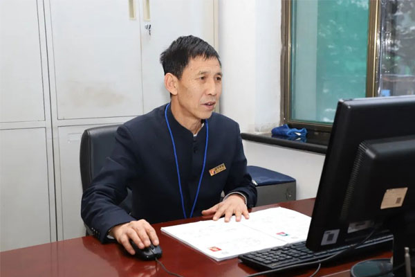 Z6尊龙凯时扶贫办副主任范李斌 Z6尊龙凯时扶贫办副主任范李斌